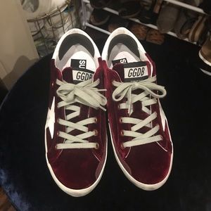 red velvet golden goose sneakers